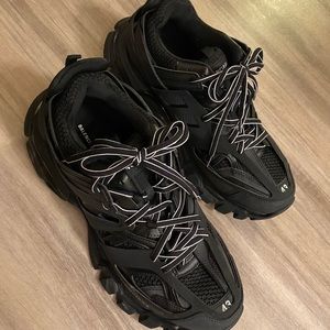 BALENCIAGA Track 43